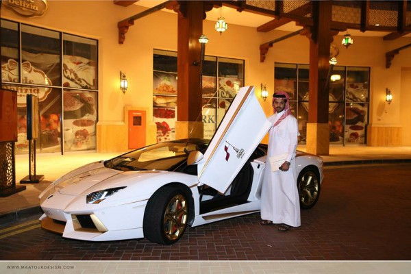 В ОАЭ представили золотой Lamborghini