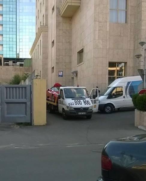 В Кишинев в качестве подарка привезли люксовый суперкар Ferrari