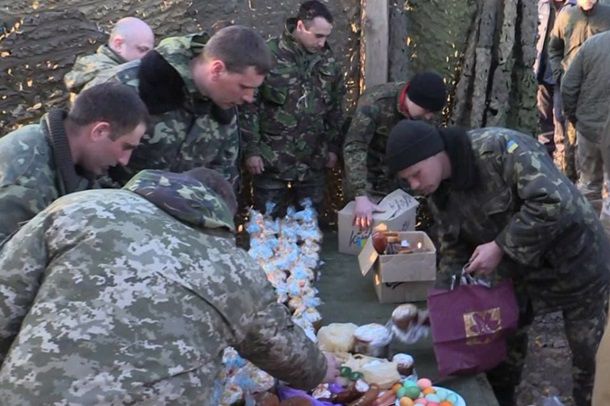 Фоторепортаж: Как встречали Пасху на передовой АТО