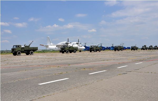 В Мэркулештах по случаю годовщины военной базы прошло авиашоу