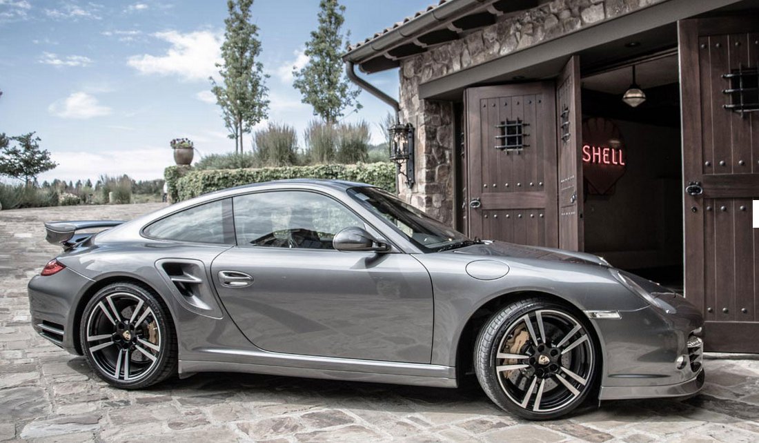 Cum arată un garaj de lux pentru Ferrari