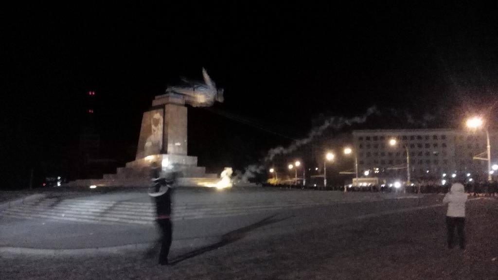 В Харькове на площади Свободы снесли памятник Ленину