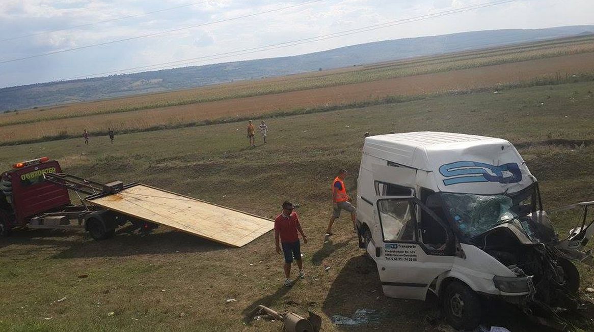 В Оргееве фургон врезался в микроавтобус с пассажирами