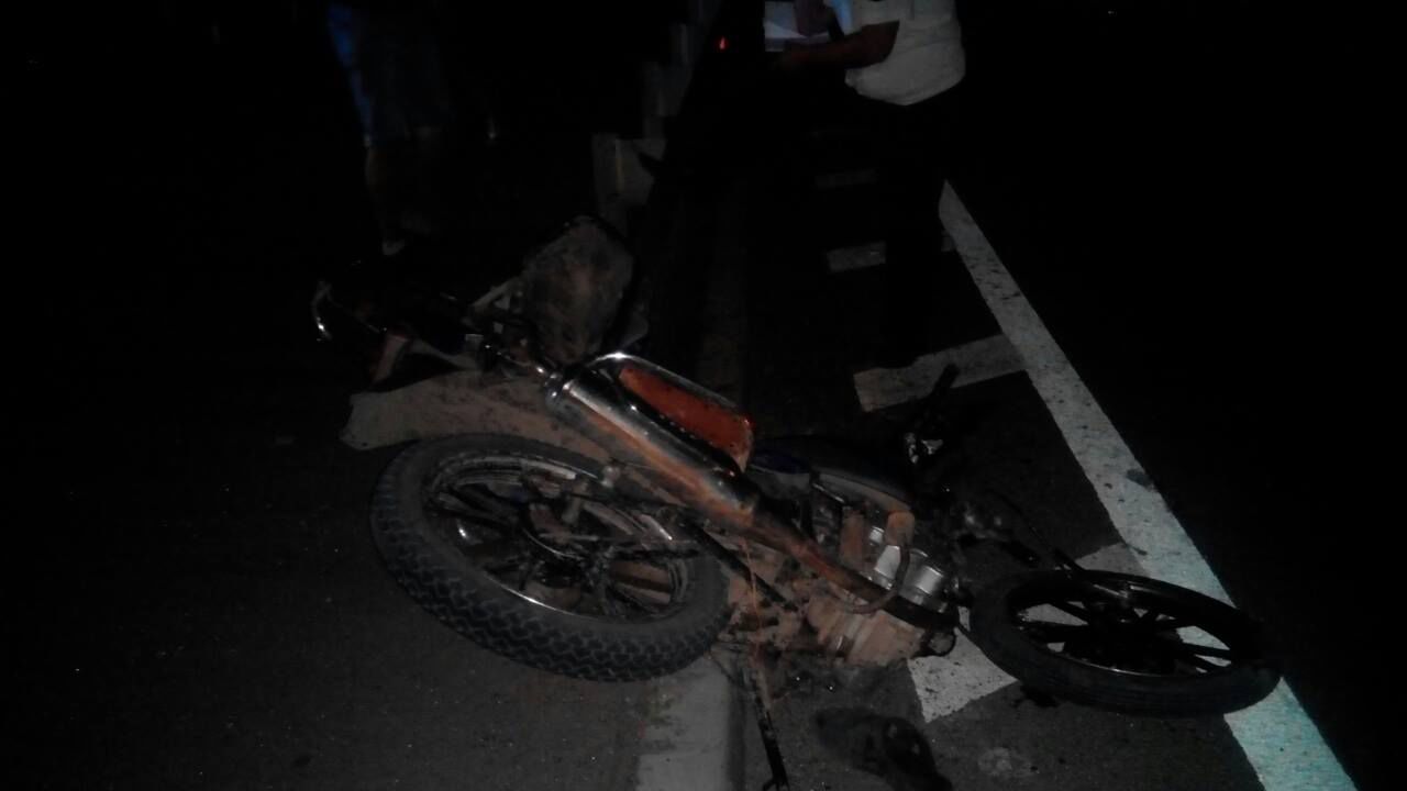 Accident la Floreşti: Au ajuns cu motocicleta într-un parapet