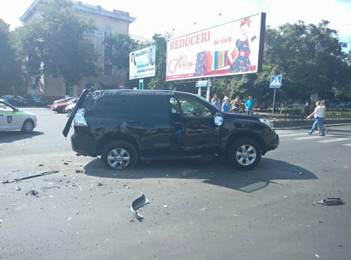 Accident pe bd. Grigore Vieru din Chișinău. Trei mașini au fost avariate