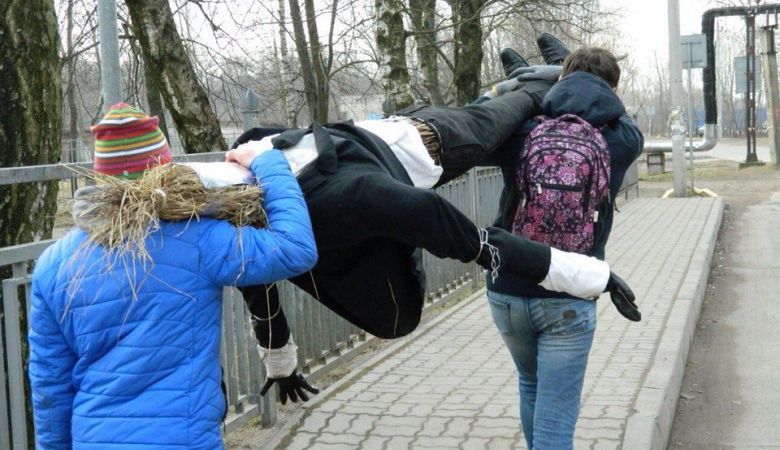В Калининграде на Масленицу сожгли чучело Обамы