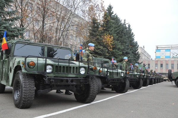 Молдавской армии передали американские военные Хаммеры