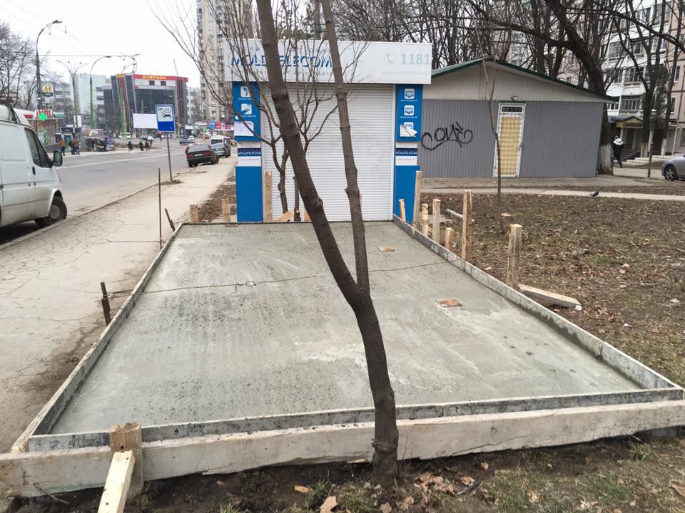 В Кишиневе продолжают устанавливать киоски
