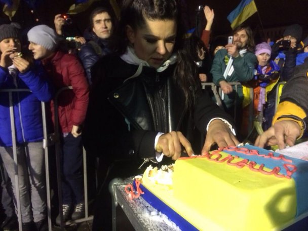 Руслана кормила тортом с рук участников Евромайдана