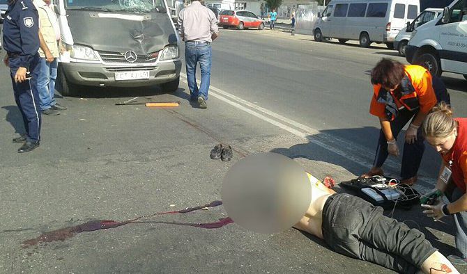 У Северного автовокзала мужчину насмерть сбил микроавтобус