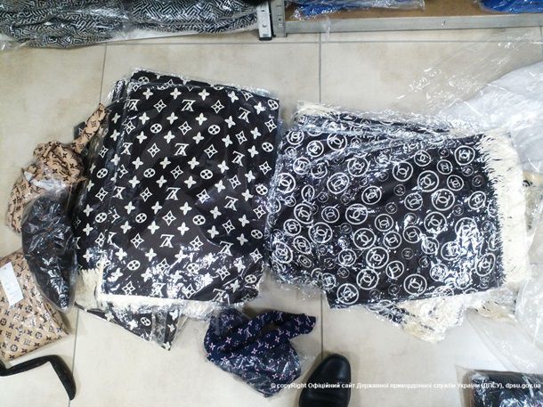 Как шьют брендовые подделки: в Одессе нашли огромный цех