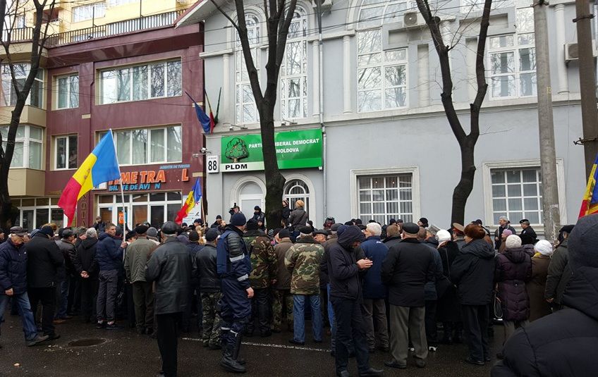 Protest la sediul PL: „Jos trădătorii”