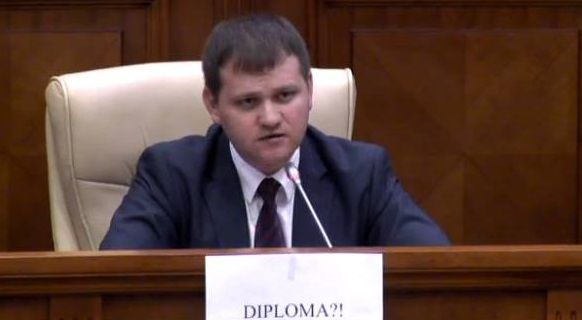 Диплом Габурича стал объектом насмешек в парламенте