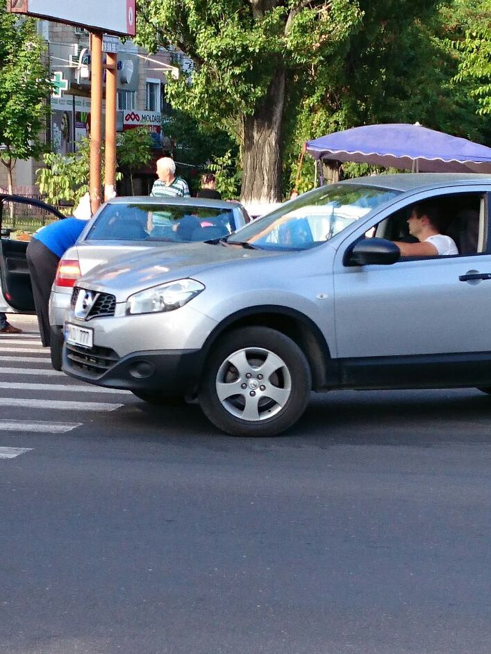 ДТП на Буюканах: два автомобиля столкнулись на пешеходном переходе