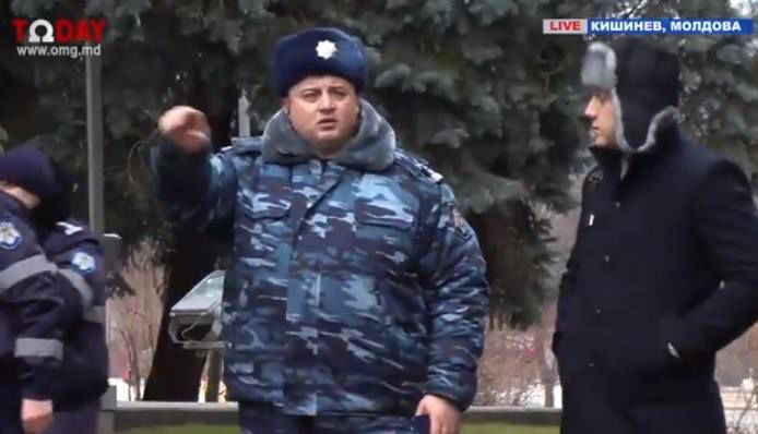 Партия социалистов пикетировали здание правительства