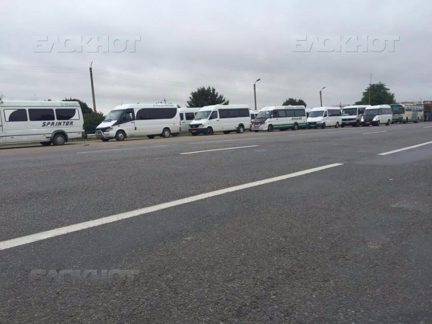Первые колонны протестующих двинулись в сторону Кишинева