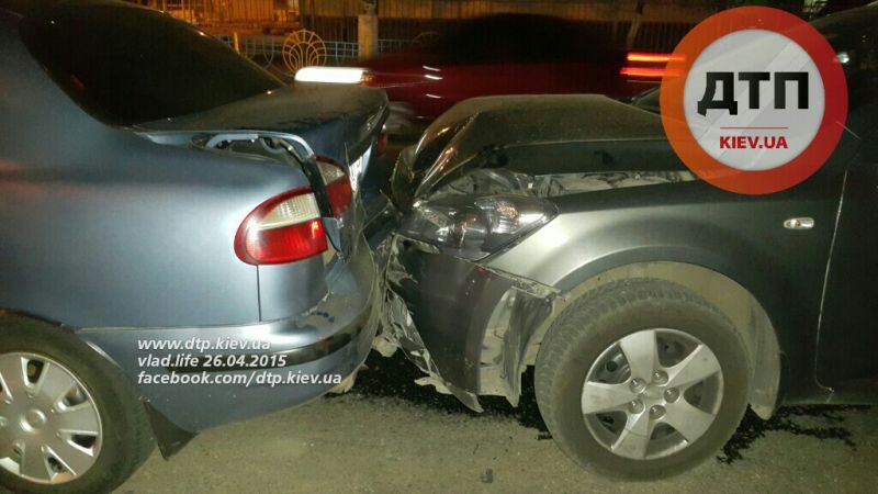 В Киеве сотрудник МВД на Infiniti протаранил четыре авто