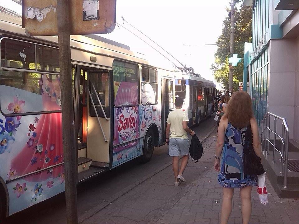 Un troleibuz a creat un ambuteiaj la Botanica