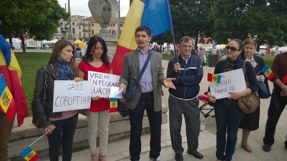 Moldovenii din Italia și Franța, au ieșit la proteste