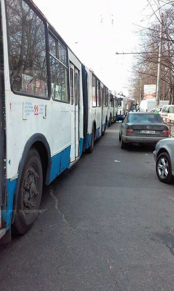 Движение на Буюканах парализовано: произошел обрыв на троллейбусной линии