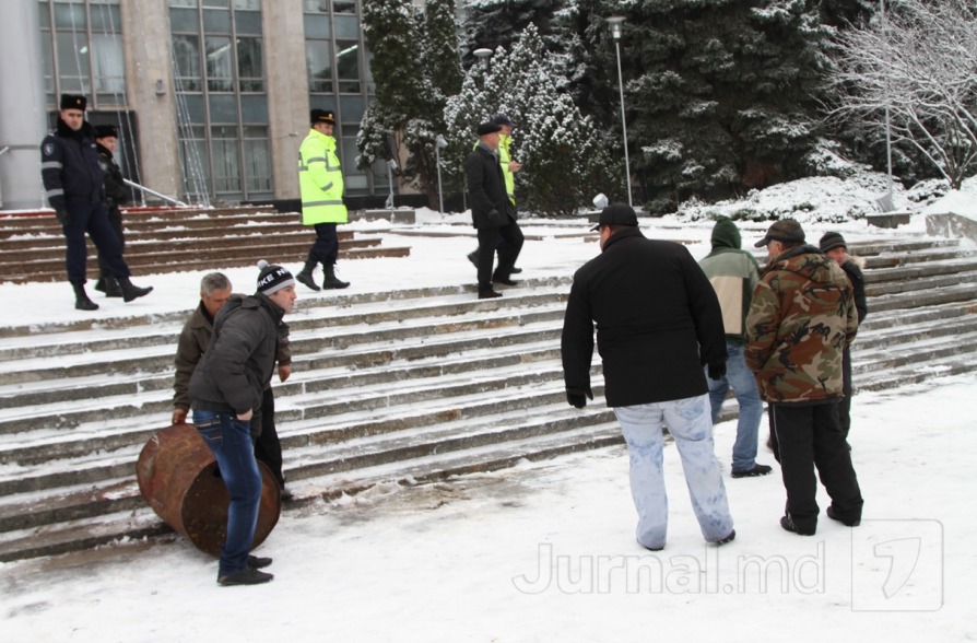 Протест с металлоломом в столице: "Metalferos навязывает монополию”