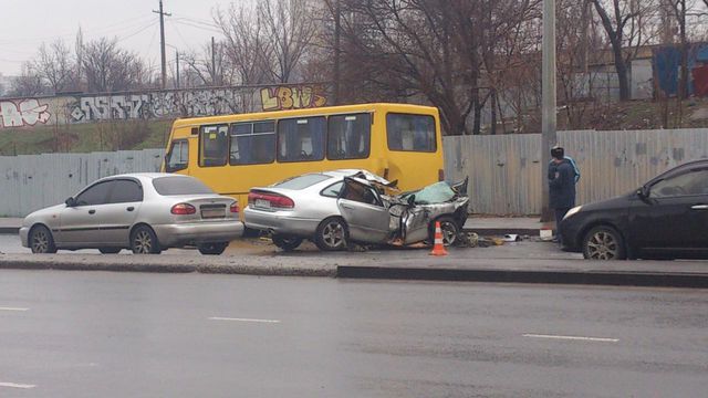 В Одессе такси с пассажирами смяло в гармошку от столкновения с маршруткой