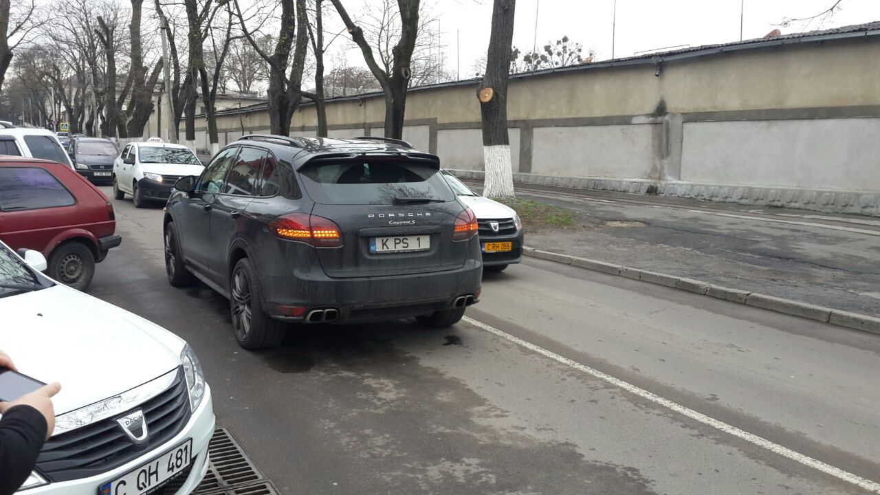 Am Porsche şi parchez… pe contrasens