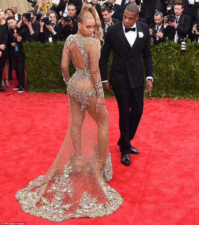 Beyonce si-a aratat corpul in toata splendoarea