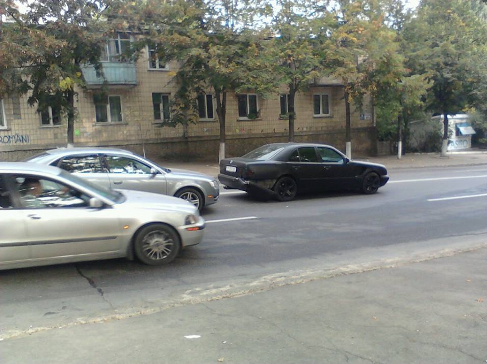 Accident în lanţ în sectorul Buiucani. Trei maşini, implicate în coliziune