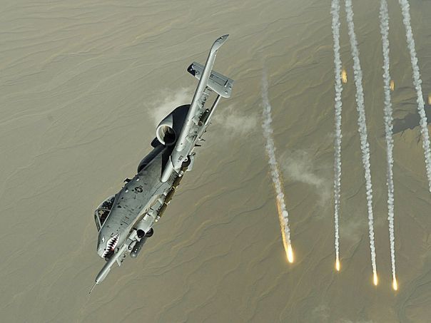 Avionul care distruge un tanc dintr-o singură lovitură!
