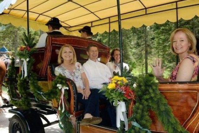 Ce face soţul Angelei Merkel în timp ce cancelarul Germaniei se întâlneşte cu liderii lumii