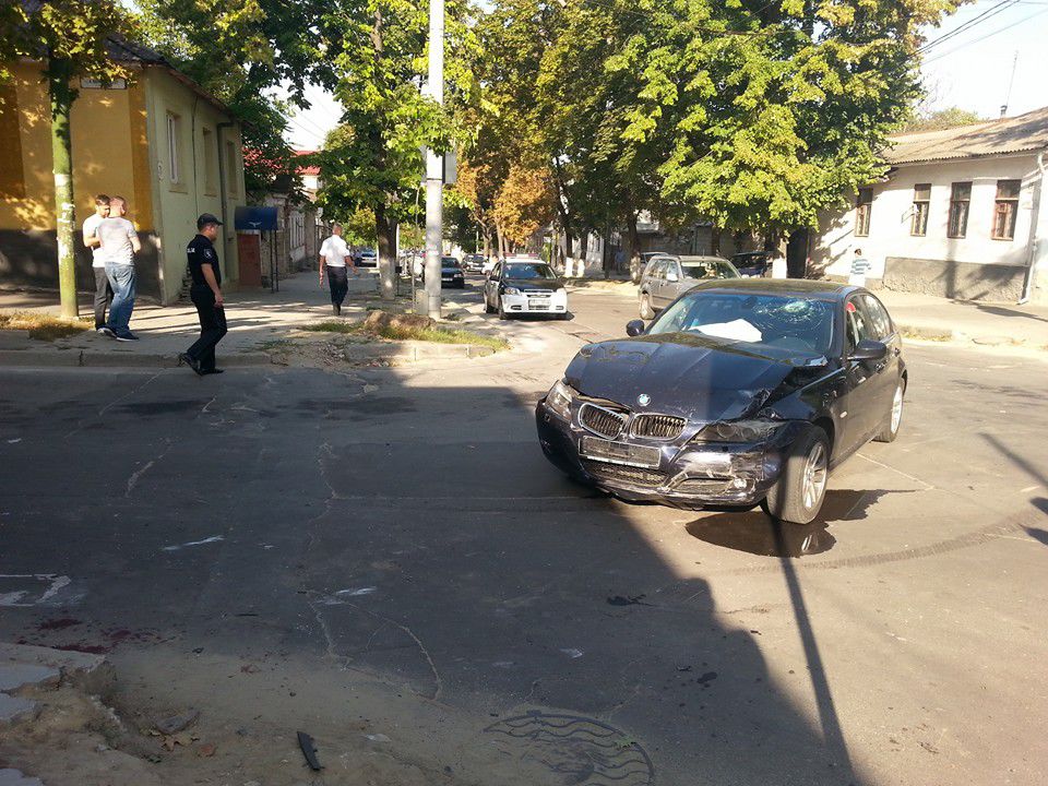 В центре столицы перевернулся автомобиль