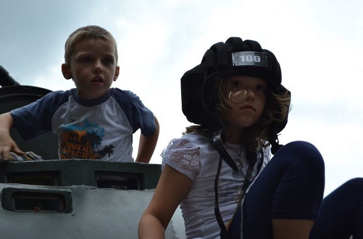 Copii cu arme grele, gata să tragă. Cum este educată noua generaţie în stânga Nistrului