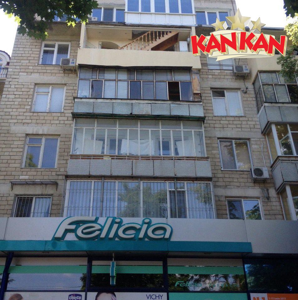 Un chișinăuian și-a pus scări la balconul de la etajul cinci