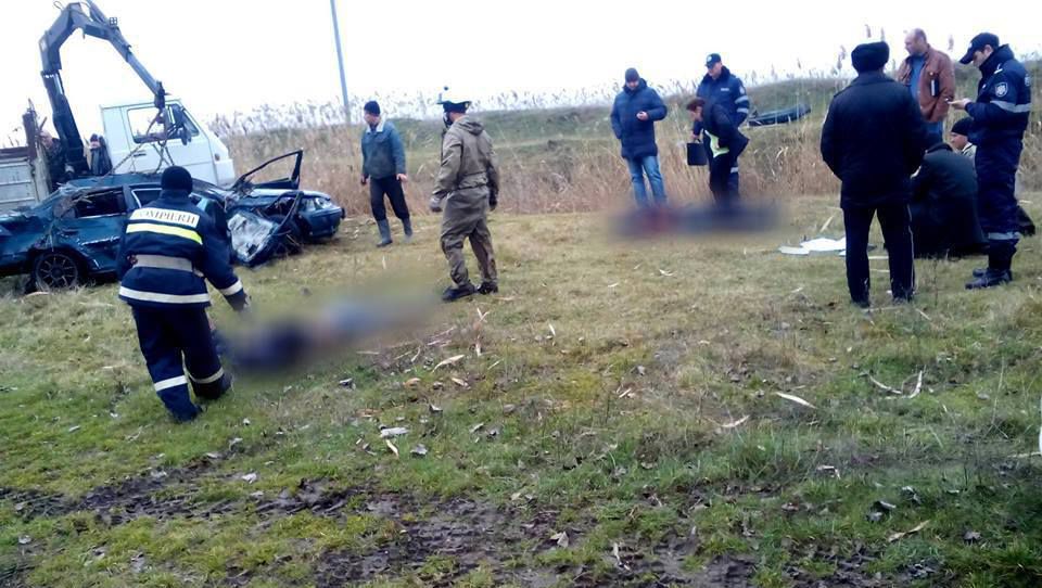 Două persoane au decedat, după ce mașina în care se aflau a ajuns într-un iaz