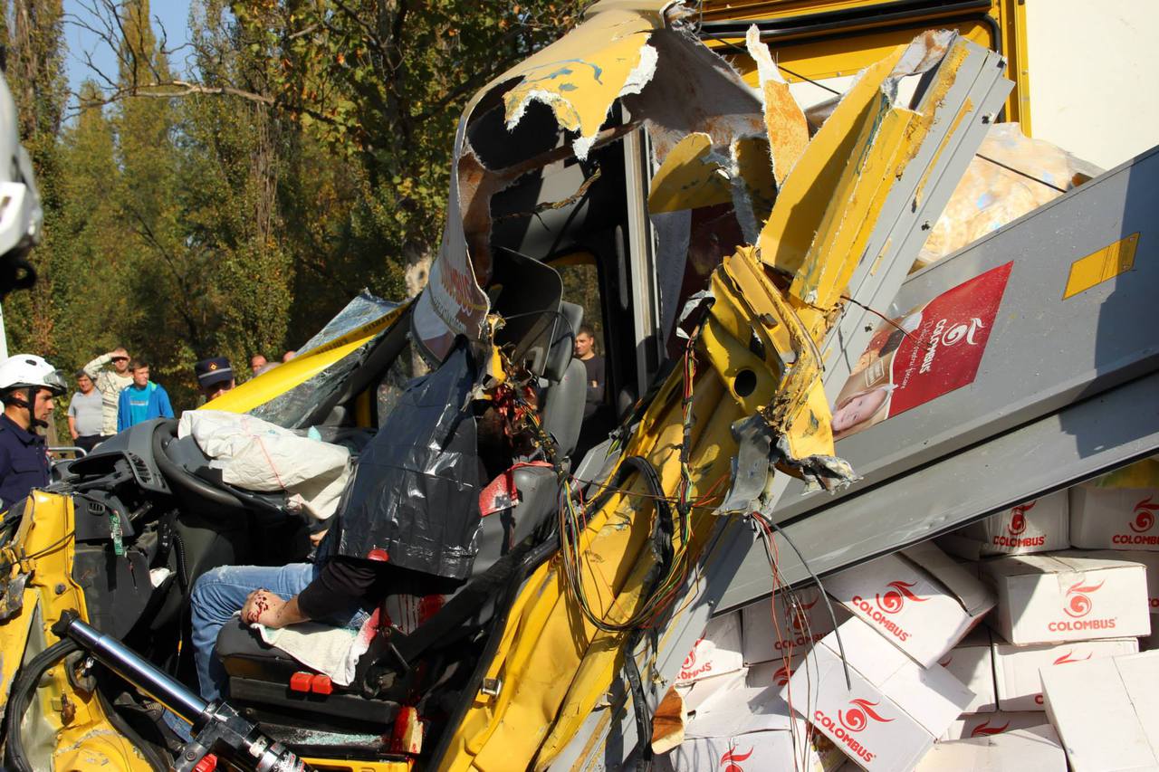 На Скулянке маршрутка столкнулась с грузовиком: 2 погибших