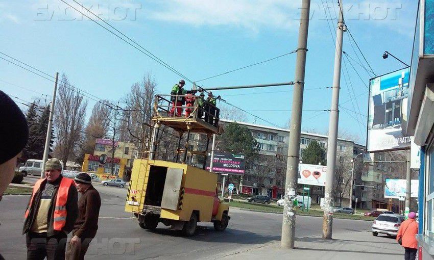 Движение на Буюканах парализовано: произошел обрыв на троллейбусной линии