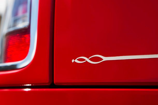 Rolls-Royce выпустил Phantom, посвященный топоту копыт