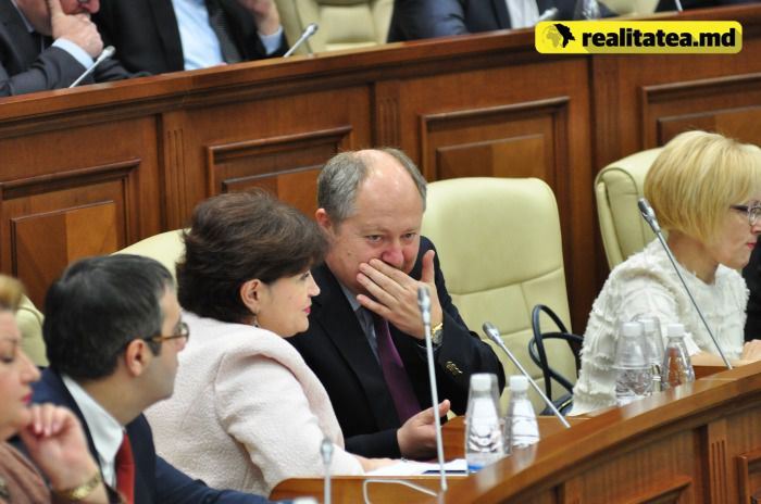 Депутаты ДПМ всё чаще приносят в парламент иконы
