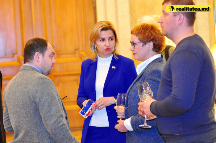 Irina Vlah și-a pus pe iPhone inițialele numelui și drapelul Găgăuzie