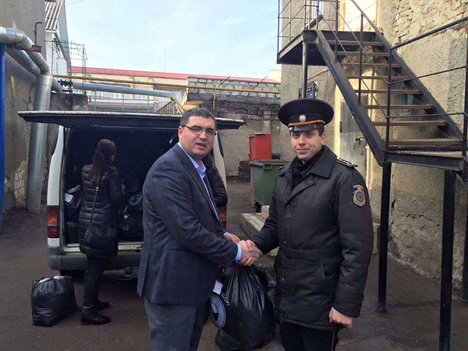 Бельцким полицейским вручили ­комплекты новой формы от Усатого