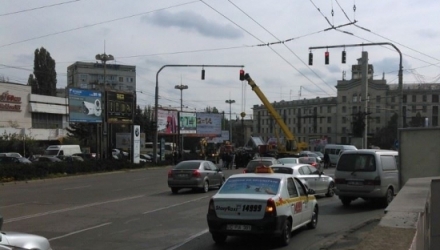 O autospecială s-a răsturnat în centrul capitalei