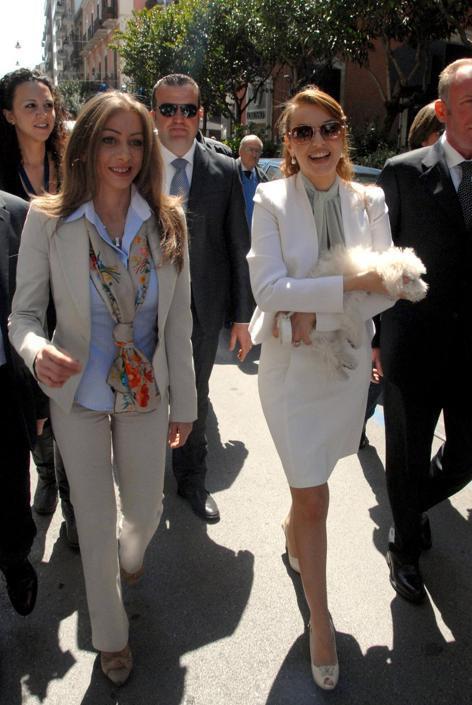 Logodnica sexy de 28 de ani a lui Berlusconi îşi declară dragostea necondiţionată pentru el