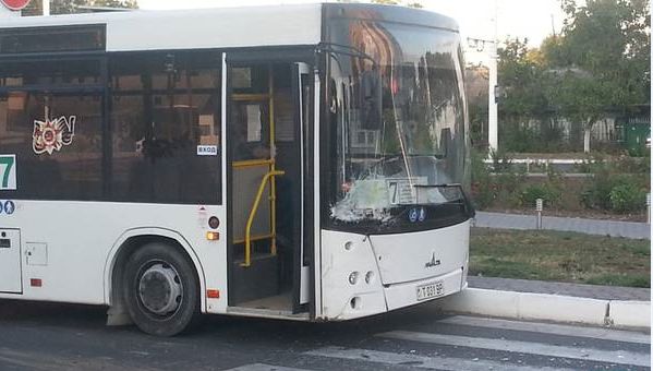 На въезде в Бендеры произошло ДТП с участием автобуса