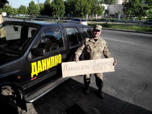 Десятилетний мальчик купил внедорожник для бойцов АТО
