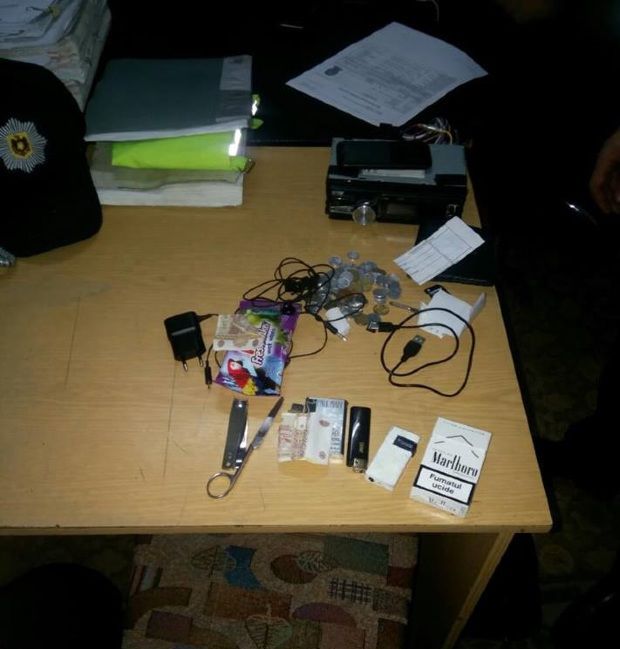 A furat un telefon mobil, după care a încercat să-l vândă chiar proprietarului