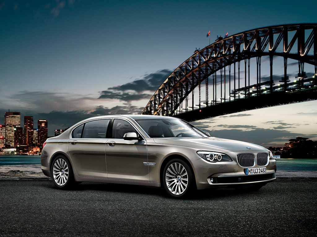 Сколько стоит поменять шины на бронированном BMW 7 серии
