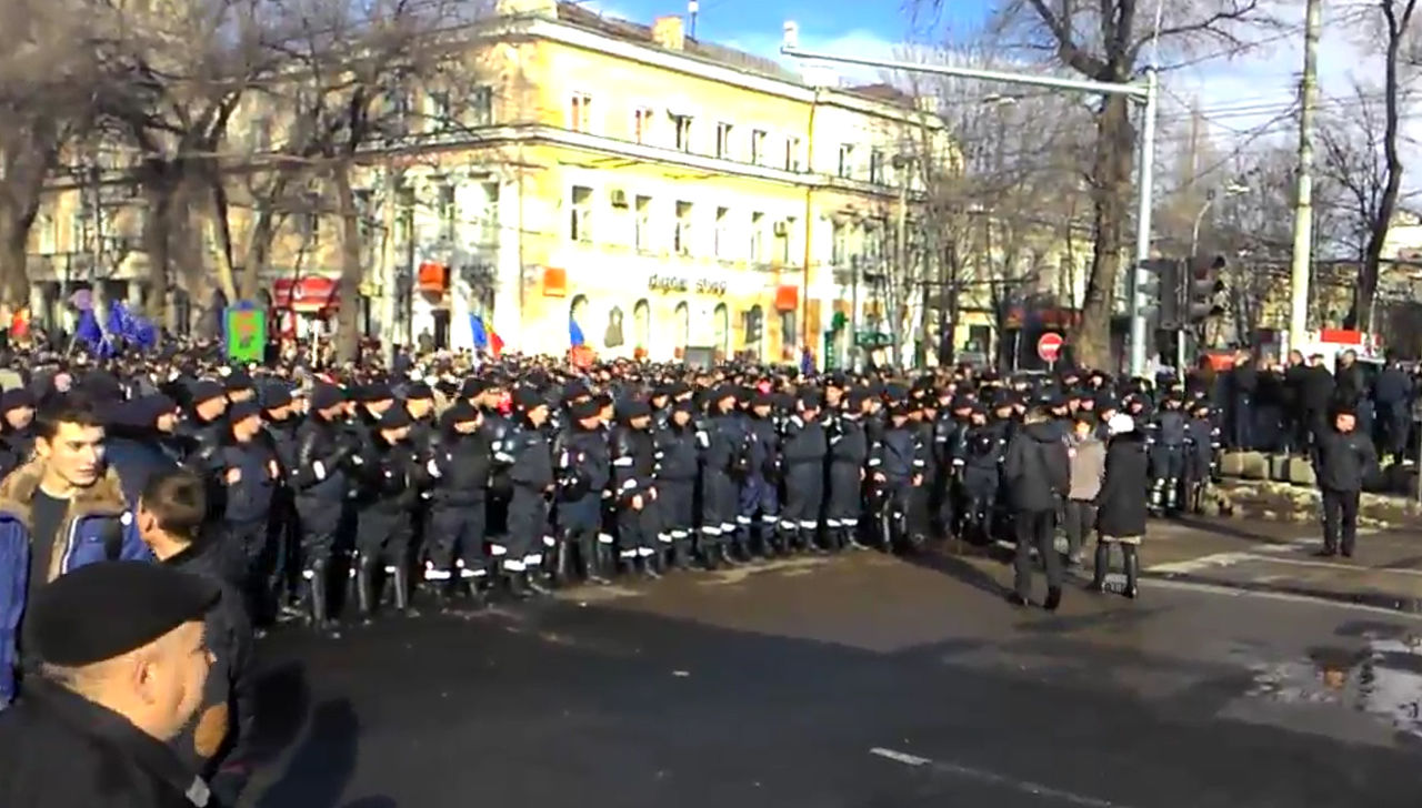 В Кишиневе митинговали за и против назначения кандидата в премьеры