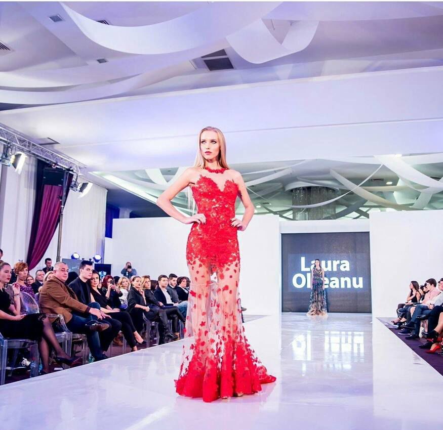 Moldoveanca Cristina Ciasovschih a câştigat Miss România 2015
