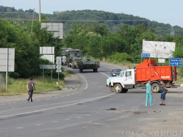 В район Мукачево прибыла колонна военной техники